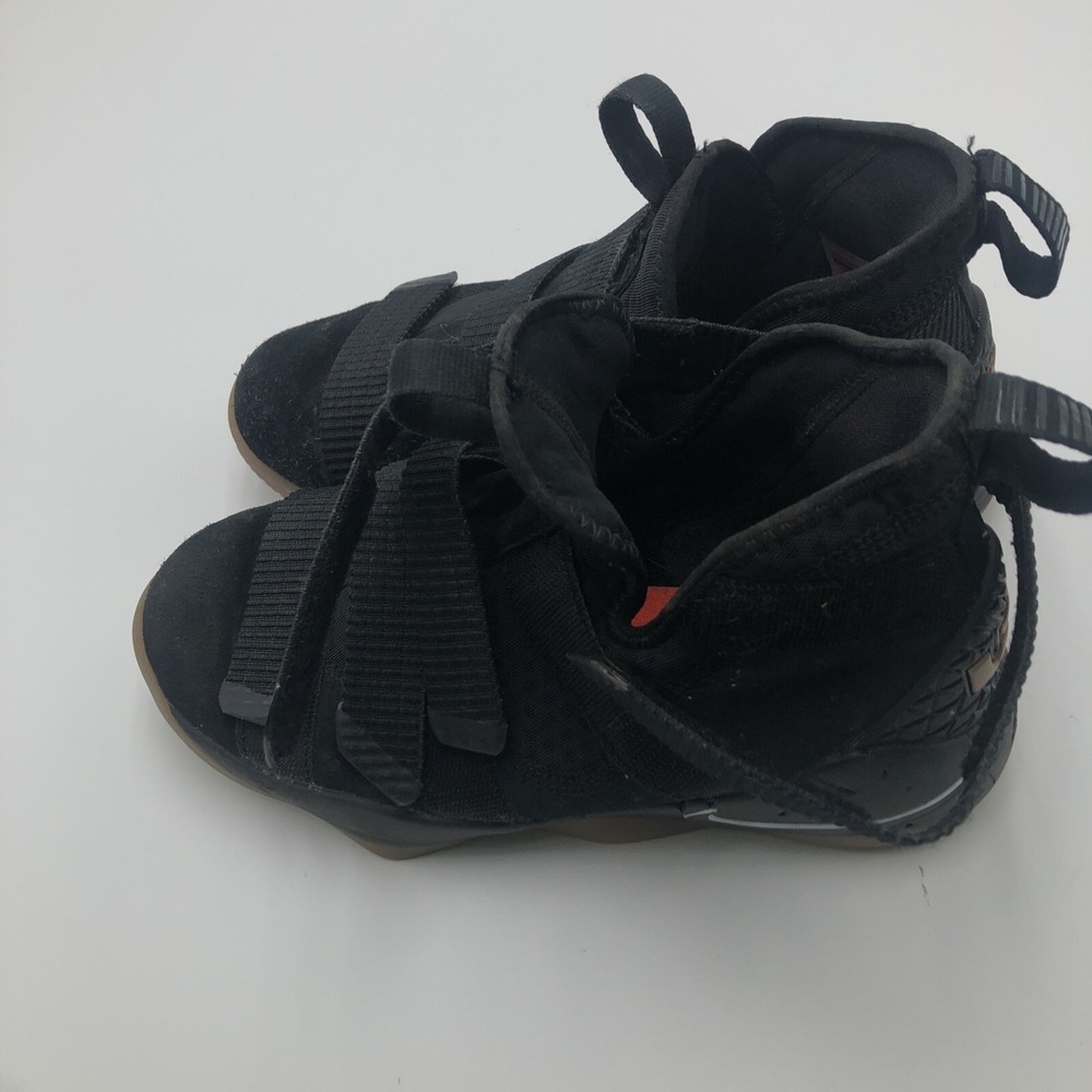 Nike LeBron Soldier Black Gum Youth‎ Size 5y Basketball Shoes Sneakers EXCELLENT - Picture 6 of 16